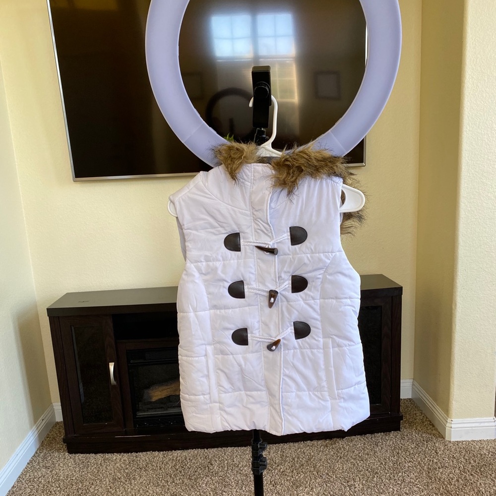 Papaya white vest. Size M